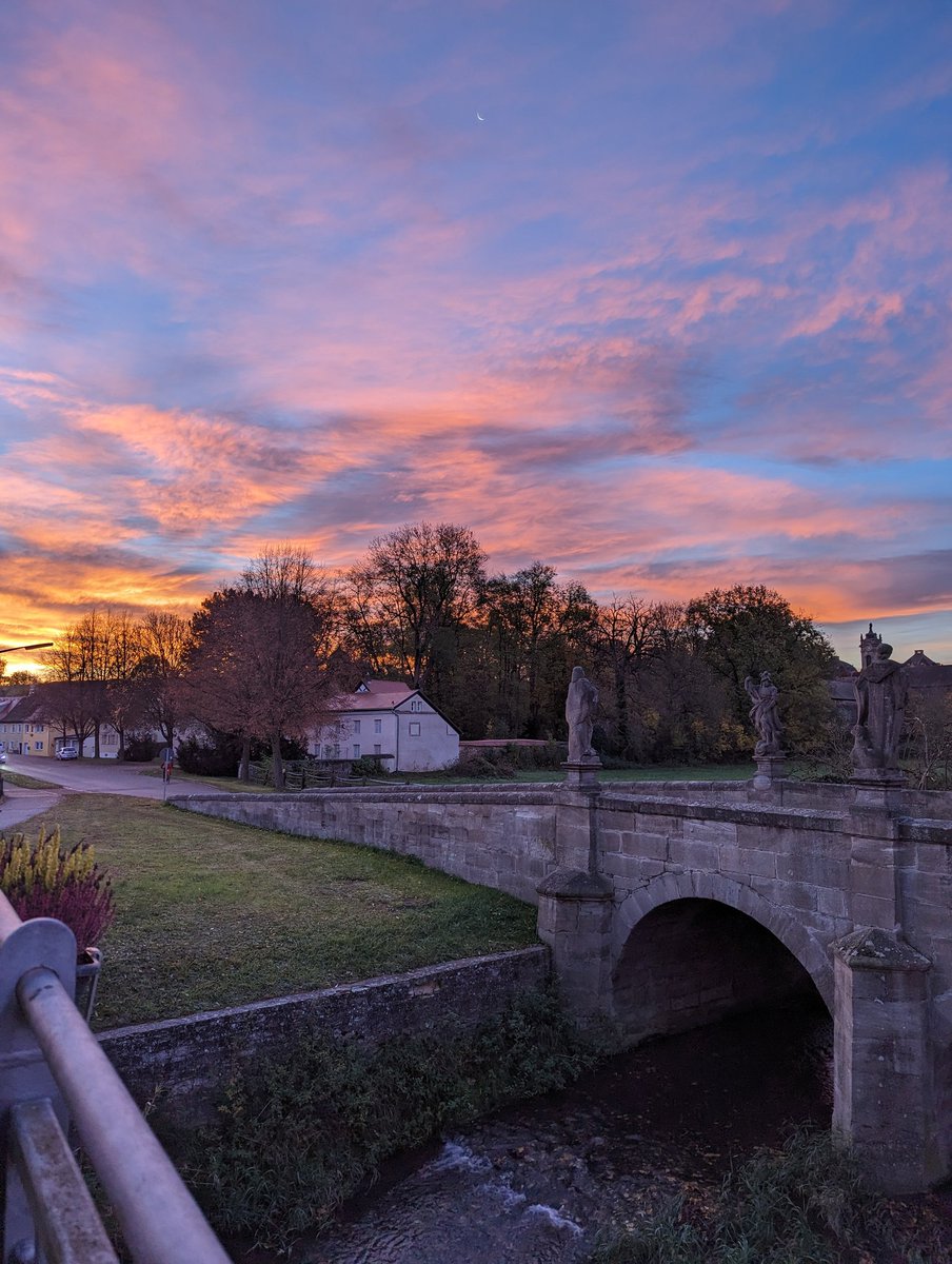 SarikayaMelissa's tweet photo. Guten Morgen, #Ellingen! Auf dem Weg zur @UniFAU https://t.co/36EjXZIl0u