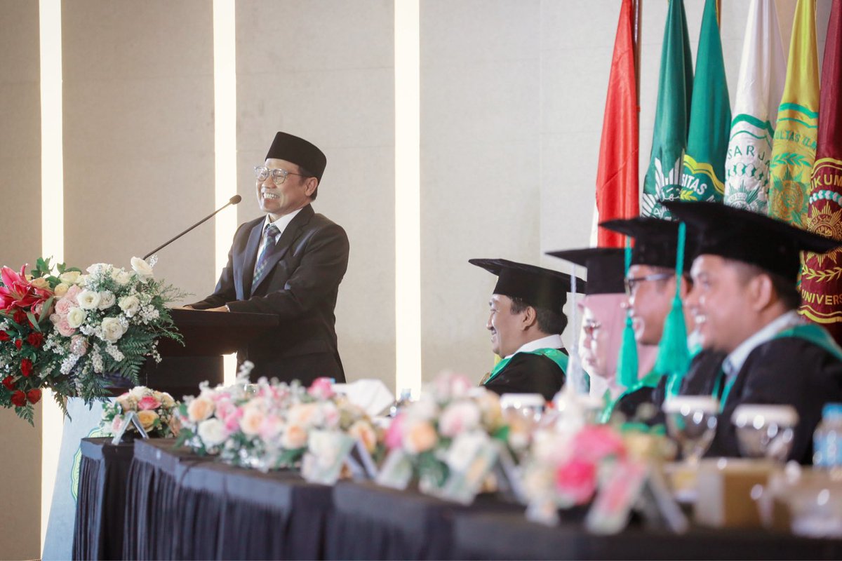 cakimiNOW's tweet photo. Guru Besar adalah capaian akademik tertinggi. Semua akademisi tentu mengidamkannya, termasuk saya, AMIN-kan yo lurr.. 😄

Pagi tadi sahabat saya, Prof. Dr. Ma’mun Murod M. Si (Rektor UMJ) dikukuhkan menjadi Guru Besar dalam bidang Ilmu Politik Fakultas Ilmu Sosial dan Ilmu Politik Universitas Muhammadiyah Jakarta.

Selamat dan sukses ya Prof.. Semoga berkah dan manfaat.