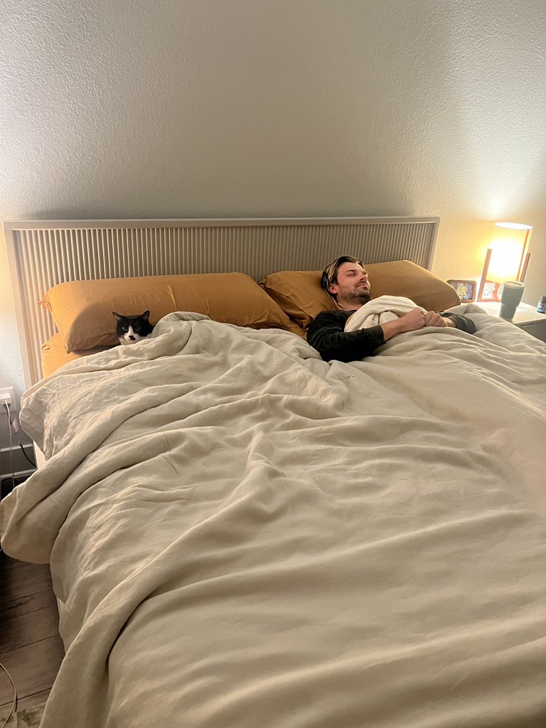 darthlux's tweet photo. ok… i guess i’ll just sleep on the couch then… https://t.co/fFlgt9t1gl