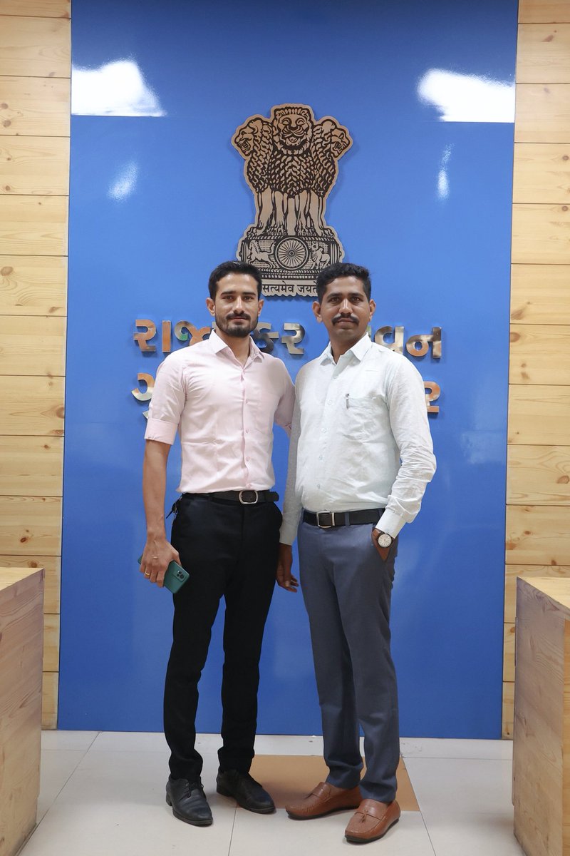 પરસેવાને પ્રબળ રસાયણ થઈને રેલાવું પડશે,
ભલે ભાગ્યરેખા વજ્જર સમ, તેને પણ ભૂંસાવું પડશે. 

We did it. 🤟