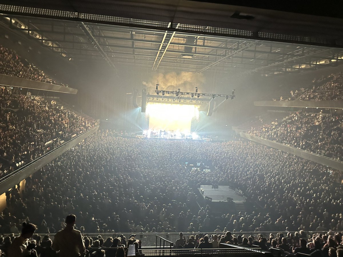 wildewouter's tweet photo. #gretavanfleet was awesome yesterday https://t.co/O7E7KTuQ7p