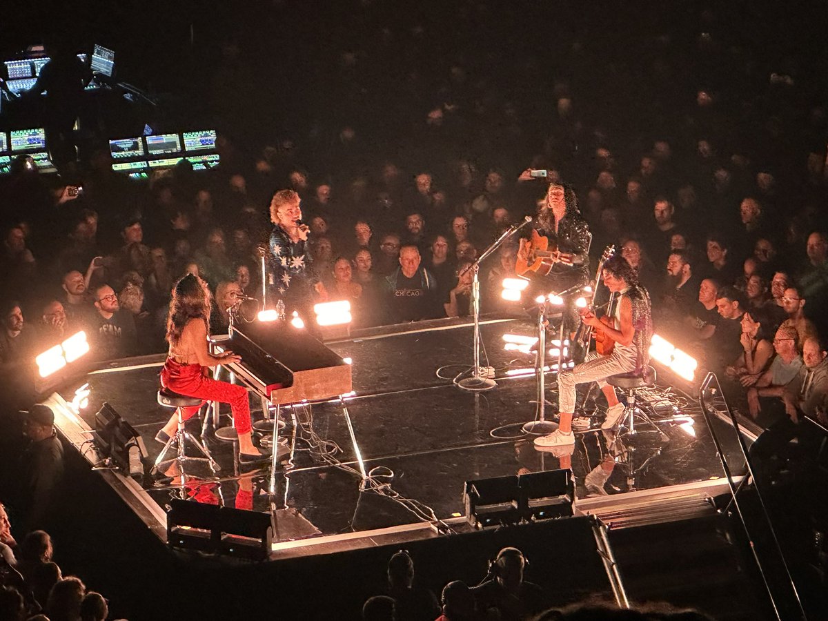 wildewouter's tweet photo. #gretavanfleet was awesome yesterday https://t.co/O7E7KTuQ7p