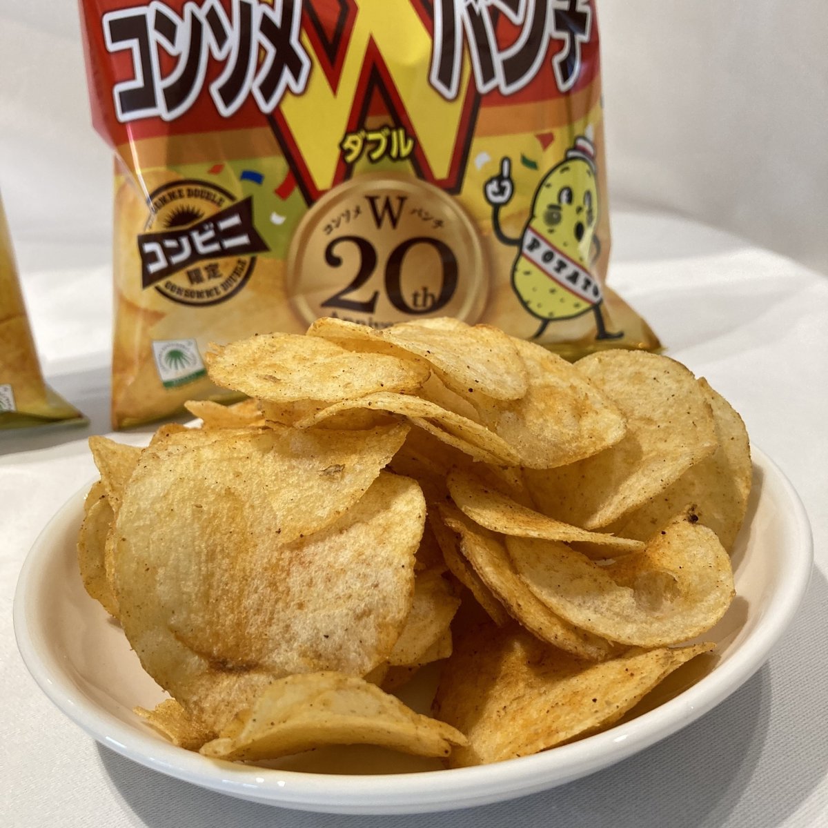 そして11/13発売の新商品「ポテトチップス コンソメメガトンパンチ