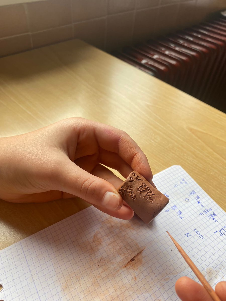 ausevamaristas's tweet photo. En Geografía e Historia de #1ºESOAuseva han terminado la situación de aprendizaje de las primeras civilizaciones con un taller de escritura cuneiforme. #MaristasestásEnCasa #SomosMaristas #MaristasDeChampagnat https://t.co/X2eKCOy8yx