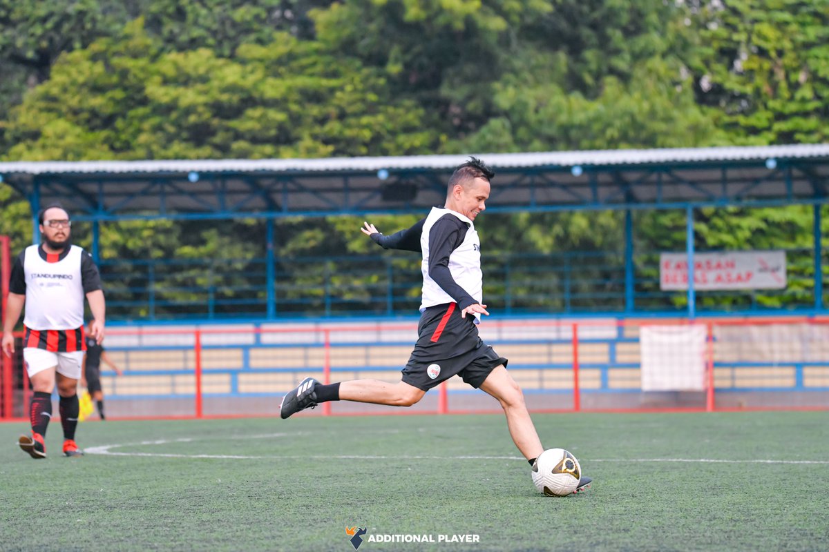 adjisdoaibu's tweet photo. Foto terakhir dilewatin @poponkerok sampe rambut jadi tipis. 

@Standupindo_FC https://t.co/S0ePOMp87h