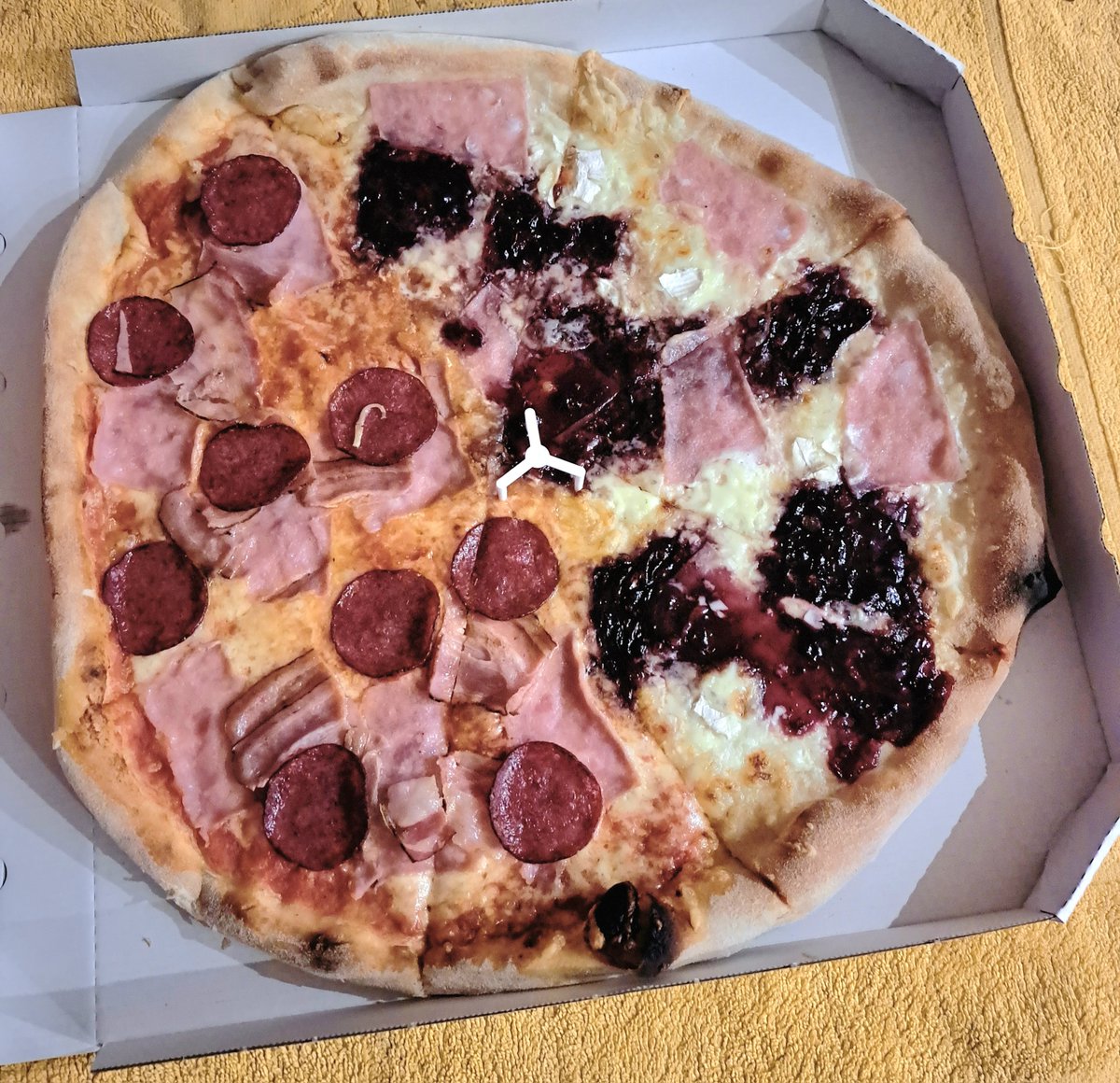 vlada_jerabek's tweet photo. Něco se chystá........
#chogan #pizza #italy https://t.co/8LTr2e5FNN