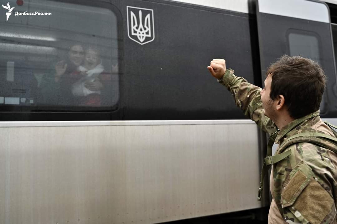 Tykubovych's tweet photo. Railway statin in Kramatorsk, center of Donetsk region - 30 km to the frontline https://t.co/sHjRSIPbSb