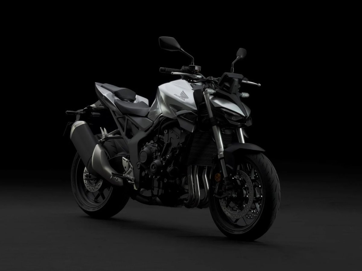 loilv123's tweet photo. Honda phát triển và mang tới cho khách hàng mẫu xe naked CB1000R dựa trên nền tảng của chiếc sportbike CBR1000RR, nhưng năm nay, phiên bản naked của dòng xe này bước sang một trang mới khi Honda có một thiết kế mới với tên gọi CB1000 Hornet.
#honda #newmotor https://t.co/4GKkOXiosb