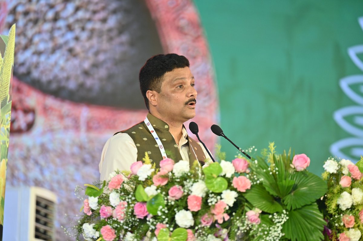 ficci_india's tweet image. With a focus on dry land and rainfed farming, #OdishaMilletMission has been designed as a bottom-up approach with empowerment and leadership of women SHGs as the core strategy. This participatory and inclusive approach, driven by equity and justice, is the reason for the success