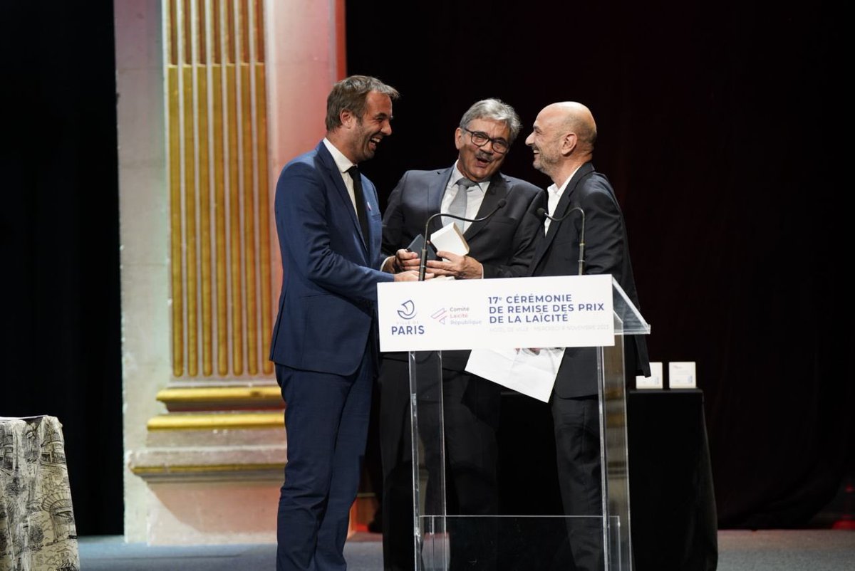 MDelafosse's tweet photo. Honoré d’avoir reçu le prix national de la laïcité par R.Malka. La laïcité est une valeur de concorde, garante de nos libertés, qui porte l’ambition émancipatrice. Héritage précieux, elle commande  engagement et clarté pour la défendre. Ce prix je le dédie à tous les professeurs. https://t.co/eWql2t8Enx