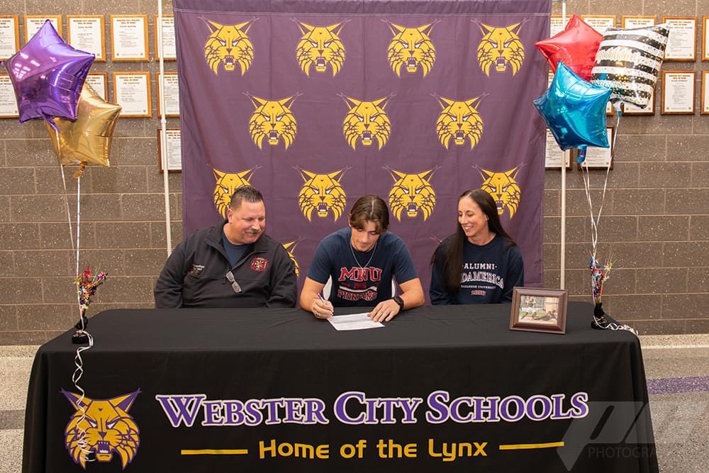 JoshuaStansfie7's tweet photo. Officially signed!  Thank you to everyone who supports me!  I’m blessed to have amazing people in my life who push me to succeed and excel in all areas of my life!

@BaseballWCLynx 
@MNUBaseball https://t.co/GYz0FClA7e