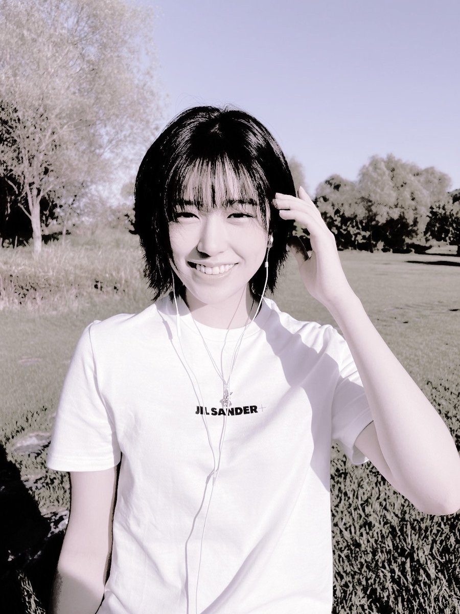 NEORUE03's tweet photo. spent hours of pondaring if I should cut my hair, and guess what? I finally did. I hope this new look of mine would be warmly welcomed by you guys. also, do enjoy the song that I’d be sharing ; a tune that I am currently listening to. https://t.co/rtRBGucdx8