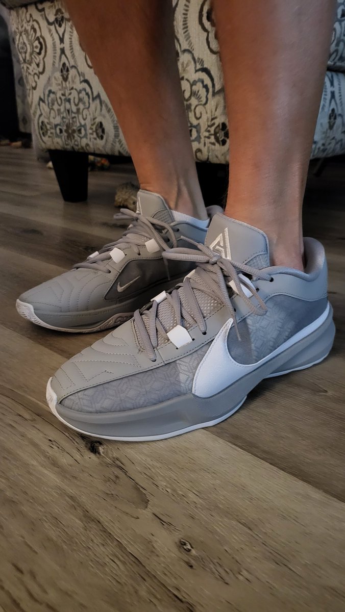 AndrewCritser13's tweet photo. The Freak is in the house @Giannis_An34 @Nike #freak5 https://t.co/MlBCDcsXeM
