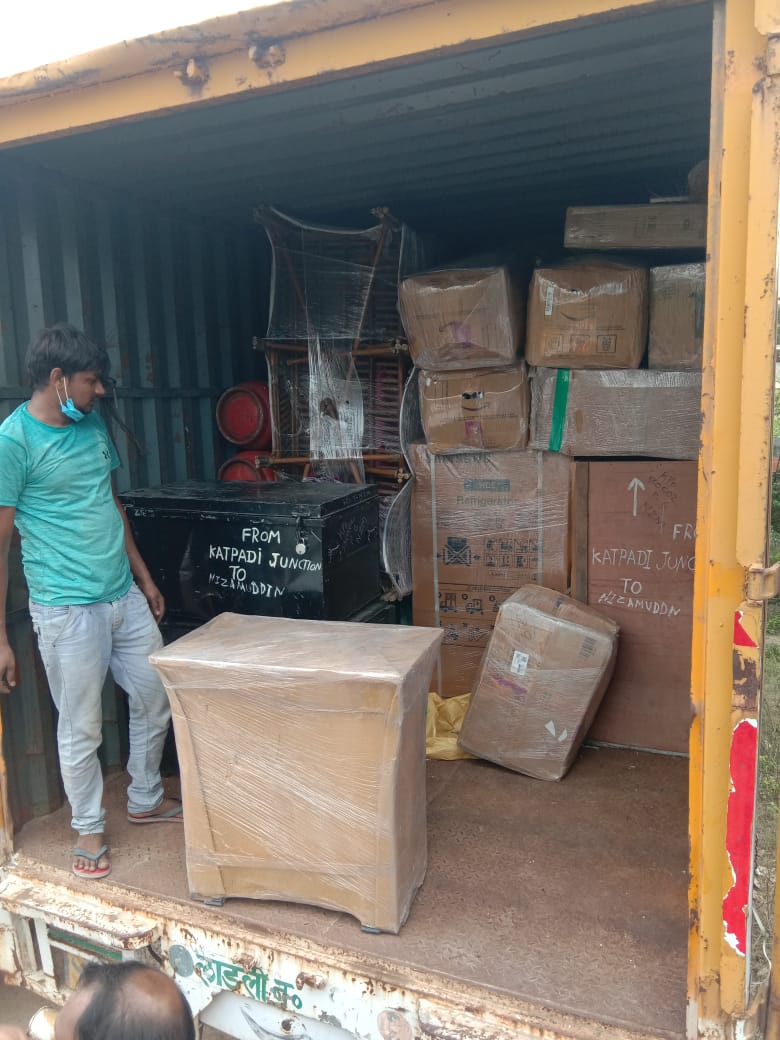 TrucGos's tweet image. Need a reliable and hassle-free solution for your packing and moving needs? Look no further! TrucGOs Movers are specializes in transporting all types of heavy and fragile goods with utmost care and efficiency. Let us make your move a breeze! #MovingServices #PackingAndMoving