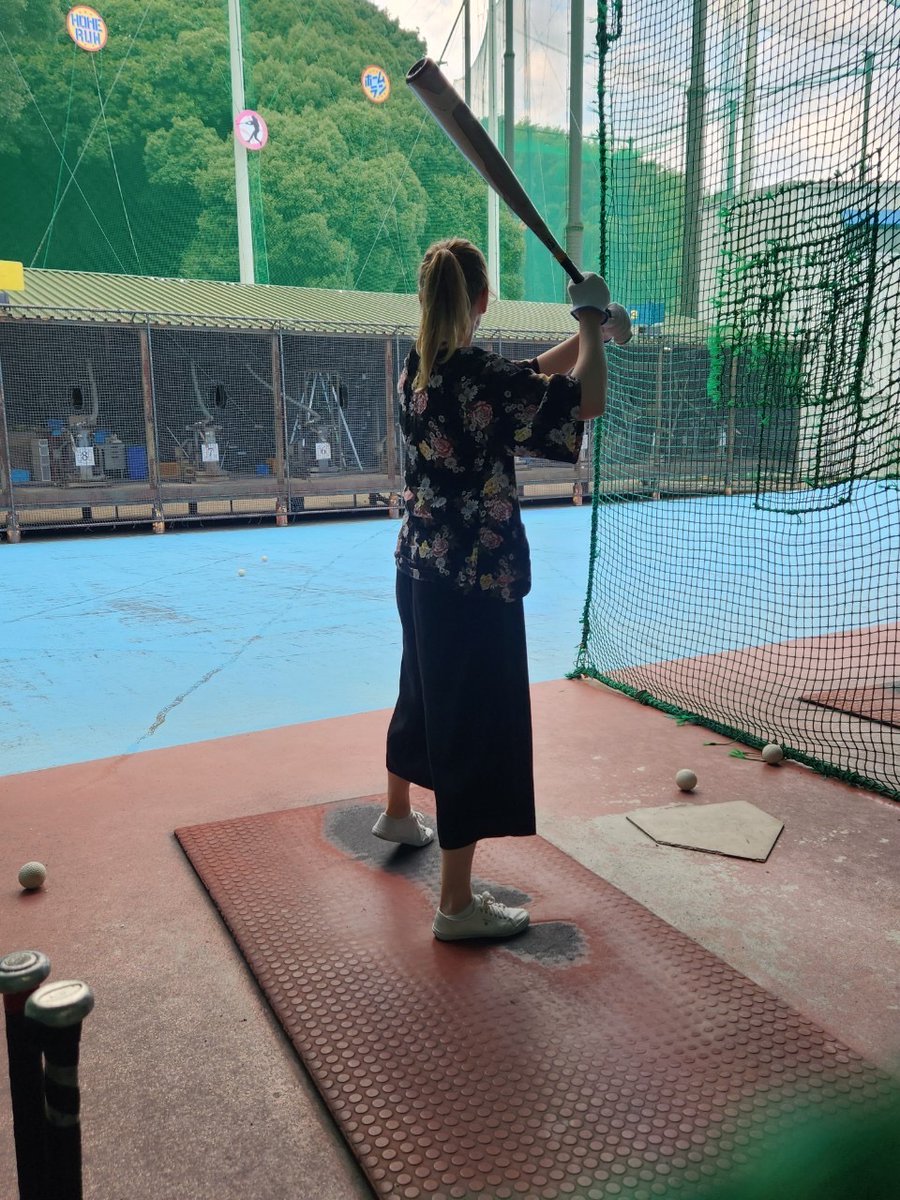 OhzoraClub's tweet photo. Chisato, Mari, and Kristyna played batting, catching ball, badminton, and acrobatic things together⚾️Then we went for dinner🍖The next day, we all got muscle aches 😂

#ohzoraclub #baseball #czech #batting #catching #badminton #acrobatic #muscleache https://t.co/BUasKQcBYQ