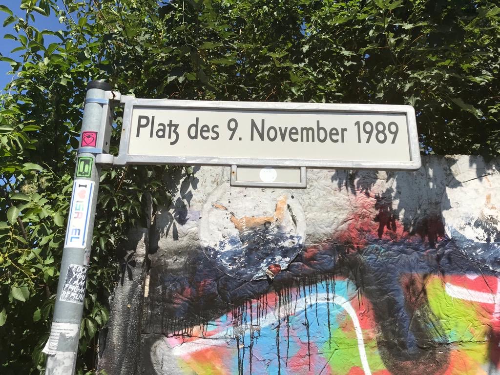 michaelvlueder's tweet photo. 34 Jahre Fall der Mauer
#falldermauer #mauerfall #fallofthewall #berlin #1989 #9november1989 https://t.co/kiBBPT96VB