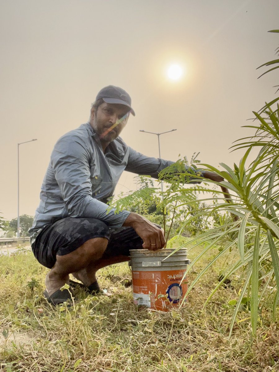 sajeshsudhanshu's tweet photo. @TejYadav14 @DEFCCOfficial @UNEP @IPRD_Bihar @BandanaPreyashi @moefcc @dm_patna @cityofpatna "Sadly, it's much easier to create a desert than a forest." 

Always ready to plant 🌲 trees 

Planted 12 trees 🌲 at LCT ghat 
09-Nov-23
Week 43
Total trees 🌲 planted - 1141

#plantforPatna 
#plantforBihar
#plantforpatna
#forest 
#plantation 
#bihar 
#Patna https://t.co/rnbQqF6sOK