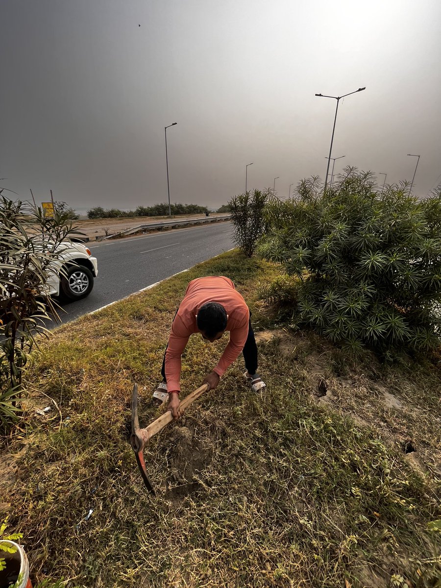 sajeshsudhanshu's tweet photo. @TejYadav14 @DEFCCOfficial @UNEP @IPRD_Bihar @BandanaPreyashi @moefcc @dm_patna @cityofpatna "Sadly, it's much easier to create a desert than a forest." 

Always ready to plant 🌲 trees 

Planted 12 trees 🌲 at LCT ghat 
09-Nov-23
Week 43
Total trees 🌲 planted - 1141

#plantforPatna 
#plantforBihar
#plantforpatna
#forest 
#plantation 
#bihar 
#Patna https://t.co/rnbQqF6sOK