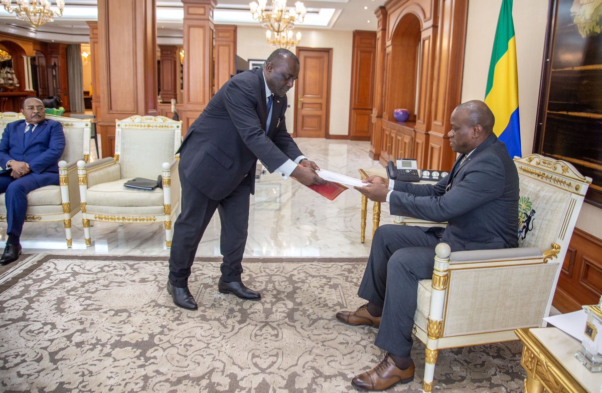 oliguinguema's tweet photo. J'ai reçu hier, le Ministre Lucas Abaga Nchama, qui m'a transmis un message de la part de Son Excellence Teodoro Obiang Nguema Mbasogo.

Le #Gabon 🇬🇦 et la Guinée Équatoriale 🇬🇶, étroitement liés par des valeurs et des enjeux communs, continuent de renforcer leur relation. https://t.co/aXEkx18P4F