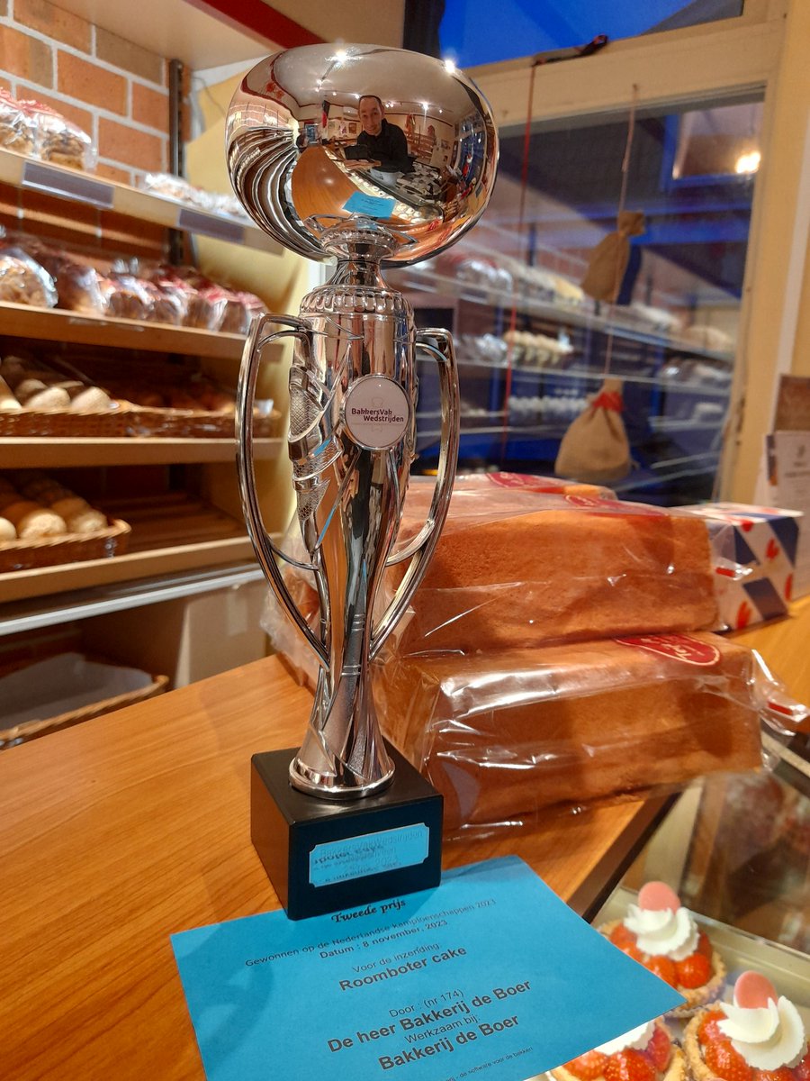 Gisteren tijdens de nederlandse bakkersvakwedstrijden een mooie 2e prijs behaald met onze roomboter cake👌