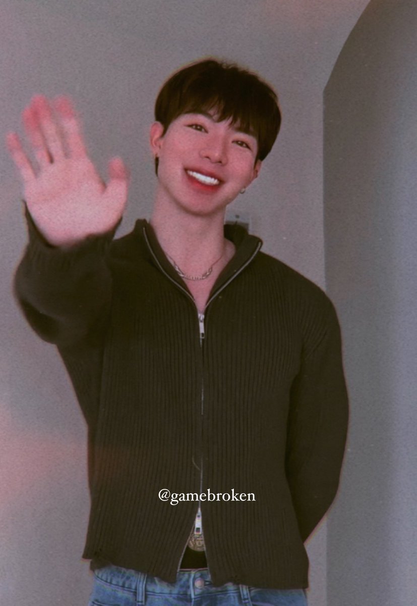 gamebroken1310's tweet photo. [Cap] no cap ... 🩵

Erik trong phần giới thiệu show sắp tới của Maison LeeNaa 😎

#ERIK #gamebroken
------/----
cre: Maison Leenaa https://t.co/S3s6qQIPpW