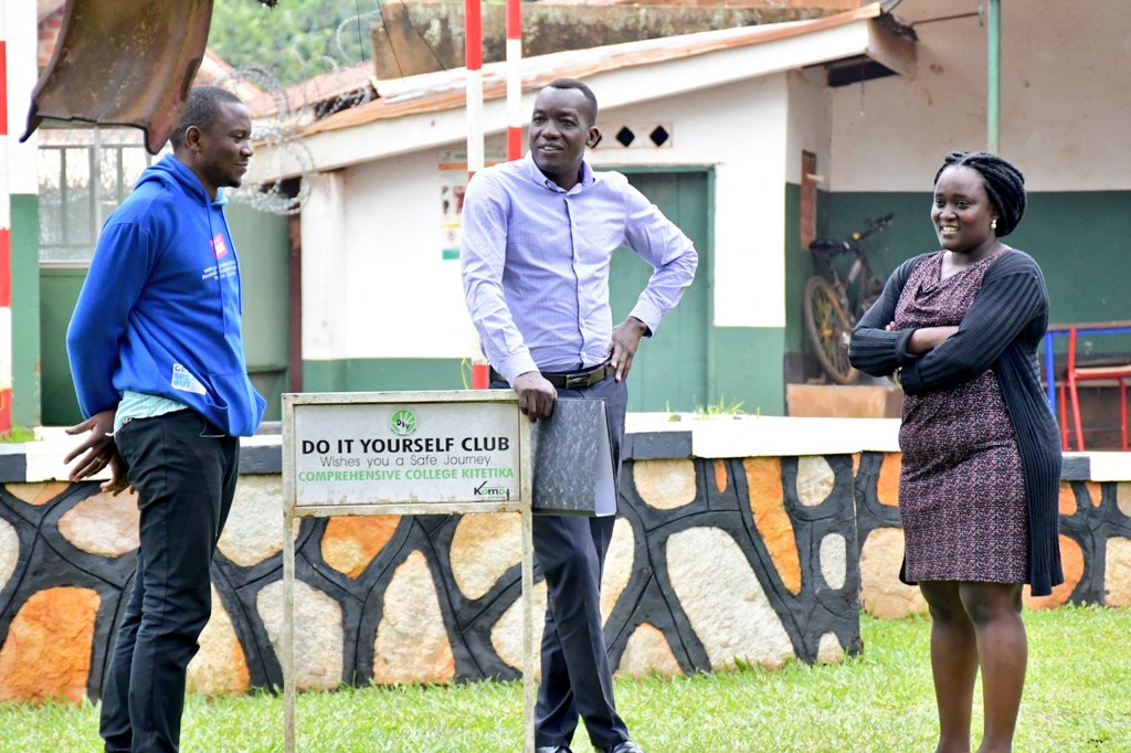 STFUganda's tweet photo. #STFupdates: As we continue to profile school Clubs, our team is at Comprehensive College Kitetikka which is one of our Star clubs.
Mr. Okot "Deputy head teacher" & some of the Straight Talk club members welcomed our team as they received their vegetable & tree seedlings. https://t.co/y1msMLAe4J