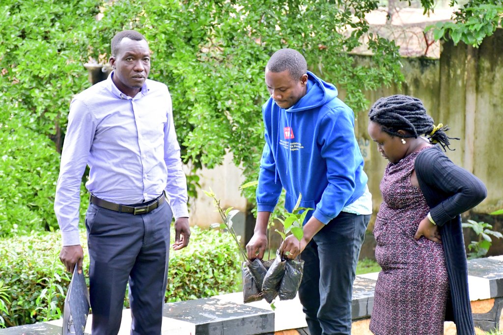 STFUganda's tweet photo. #STFupdates: As we continue to profile school Clubs, our team is at Comprehensive College Kitetikka which is one of our Star clubs.
Mr. Okot "Deputy head teacher" & some of the Straight Talk club members welcomed our team as they received their vegetable & tree seedlings. https://t.co/y1msMLAe4J