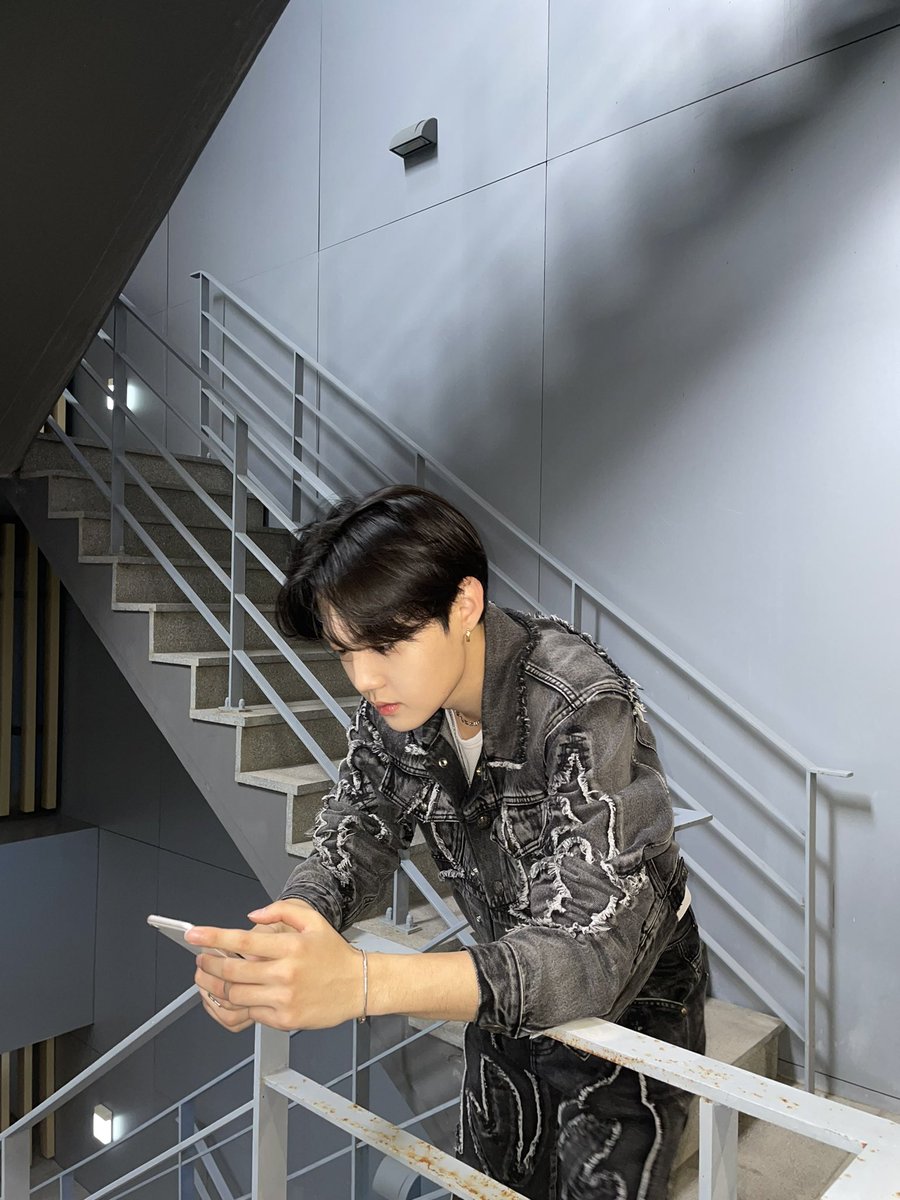 TREASURE tweet media