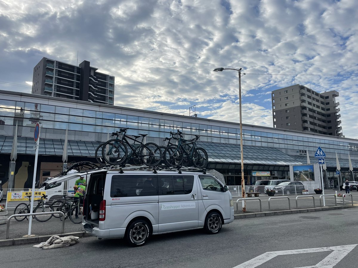 8888888koki's tweet photo. #SHIMANAMI
#しまなみ
#しまなみ海道
#自転車
#TOYOTA
#ハイエース
#imabaristation
#今治駅
#giantstore
#15時15分
#海外勢
#ロードバイク
#roadbikes
#偶然
#grasshopperadventures
https://t.co/arJ4JSjX9m https://t.co/85IdFOTwDZ