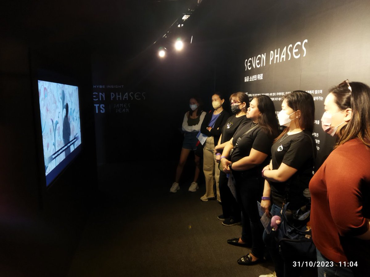 officialniceent's tweet photo. The journey through #SEVENPHASES is uniquely yours. Check out and see how our visitors immerse in the artistic voyage of  [HYBE INSIGHT] BTS x James Jean: SEVEN PHASES Exhibition in Manila
#BTS #방탄소년단 #JamesJean #BTS_7phases_exhibition #BTS_7phases 
@bts_bighit @jamesjeanart https://t.co/shzSVsnWMm