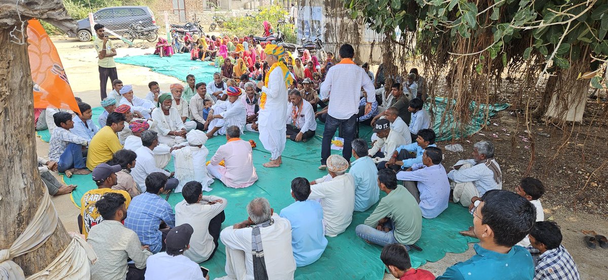 bjp_sirohi's tweet photo. जन आर्शिवाद यात्रा के तहत रेवदर विधानसभा क्षेत्र के ग्राम देरोल, रामपुरा, वाड़का में देवतुल्य जनता से रूबरू होकर भाजपा के पक्ष में मतदान करने हेतु अपील की @jagsiramjikoli
साथ ही ग्रामवासियो के स्वागत एवम सम्मान के लिए आभार एवं धन्यवाद।
#आ_रही_है_भाजपा 
@BJP4Rajasthan 
@cpjoshiBJP https://t.co/6lIxfdVh9V