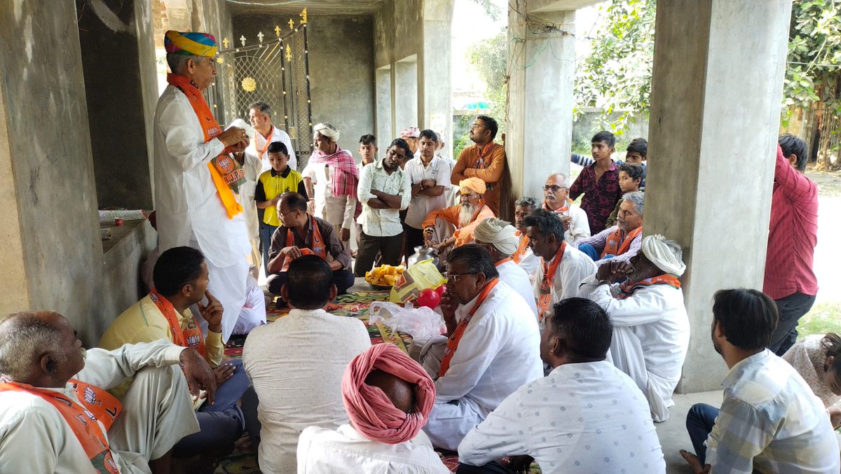 bjp_sirohi's tweet photo. जन आर्शिवाद यात्रा के तहत रेवदर विधानसभा क्षेत्र के ग्राम देरोल, रामपुरा, वाड़का में देवतुल्य जनता से रूबरू होकर भाजपा के पक्ष में मतदान करने हेतु अपील की @jagsiramjikoli
साथ ही ग्रामवासियो के स्वागत एवम सम्मान के लिए आभार एवं धन्यवाद।
#आ_रही_है_भाजपा 
@BJP4Rajasthan 
@cpjoshiBJP https://t.co/6lIxfdVh9V