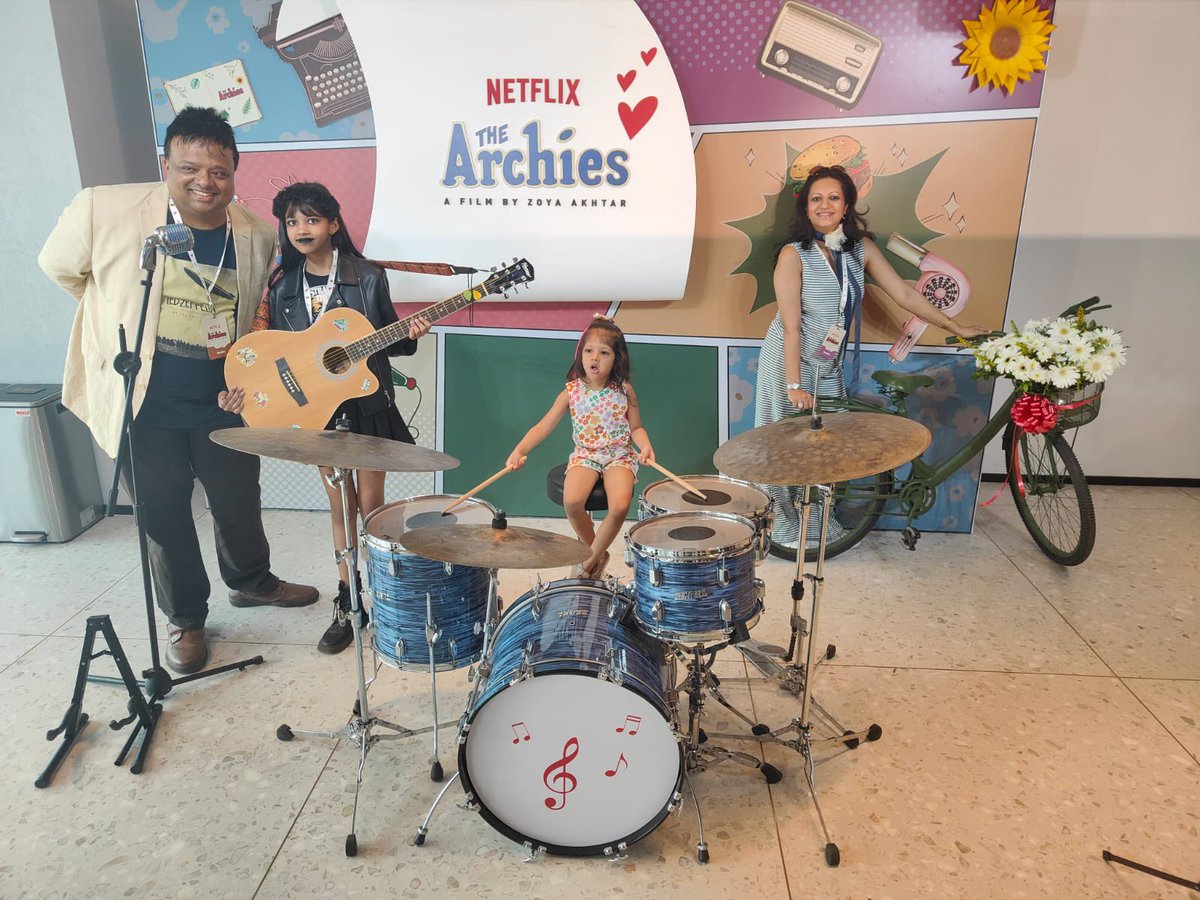 HrishiKay's tweet photo. Wonderful that @NetflixIndia would make it a family day out at the release of the #TheArchies trailer 🙌 my girls ( and I mean @aanchal_s_k included😉) & me made a total morning & afternoon of it. Loved that they would build their version of #PopTates & serve us #JugheadBurgers & #VeronicasFudge plus lots of #SodaPop�� the caricature artist who drew you as a version of the #Archies character u wanted to be was a novel idea & was a hit🤩
@tigerbabyfilms @ArchieComics @GraphicIndia #TheArchiesOnNetflix