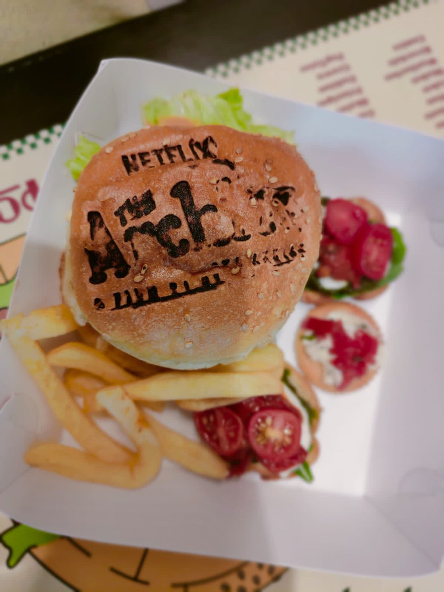 HrishiKay's tweet photo. Wonderful that @NetflixIndia would make it a family day out at the release of the #TheArchies trailer 🙌 my girls ( and I mean @aanchal_s_k included😉) & me made a total morning & afternoon of it. Loved that they would build their version of #PopTates & serve us #JugheadBurgers & #VeronicasFudge plus lots of #SodaPop�� the caricature artist who drew you as a version of the #Archies character u wanted to be was a novel idea & was a hit🤩
@tigerbabyfilms @ArchieComics @GraphicIndia #TheArchiesOnNetflix