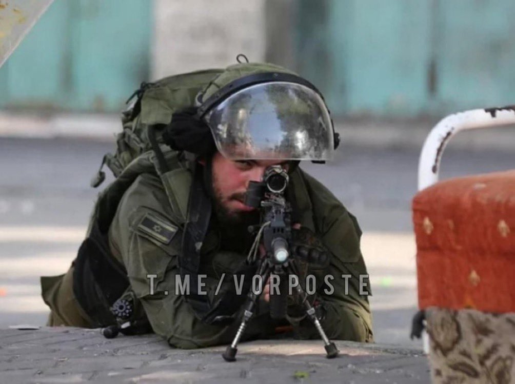 bilalince79's tweet photo. #israilterrorist rejiminin en iyi keskin nişancılarından biri olan Barib Yariel, bir #Hamas keskin nişancısı tarafından öldürüldü. #Filisitn'li sivilleri, çocukları vurarak ün yapan kafir cehennemi boyladı...
#Ebu_Ubeyde https://t.co/5rxmy0LIcL