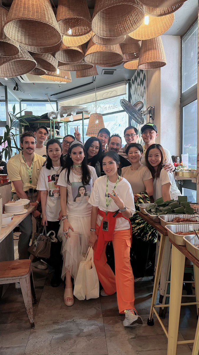 dianalukye's tweet photo. @worldofwomennft at Apefest HK is a whole other vibe 💜💅  Thank you @BoredApeYC for having us in Hong Kong. https://t.co/UqzNBM6o8l