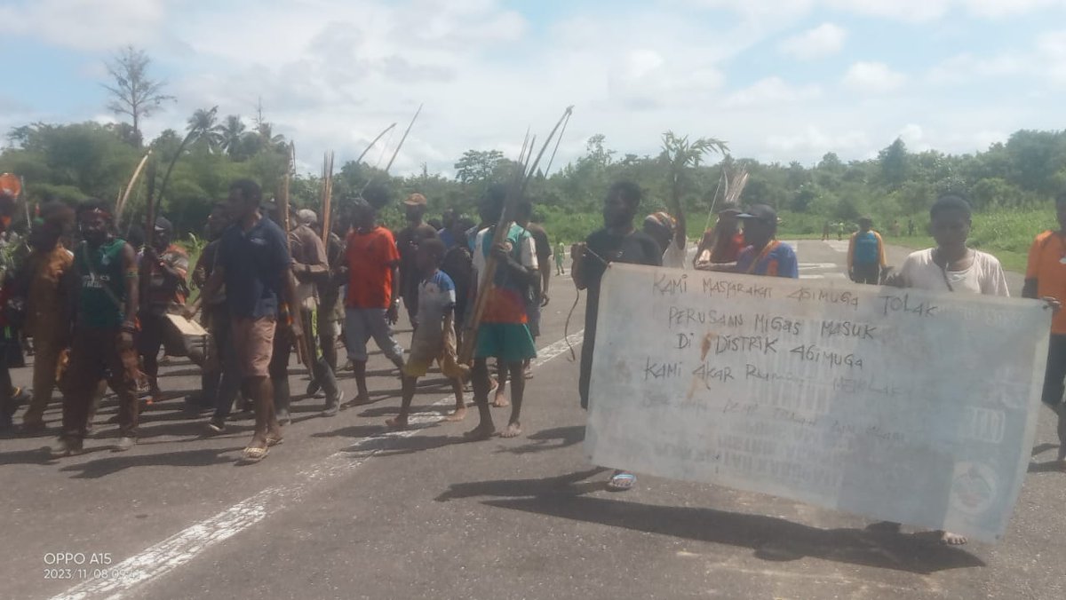 tewewulin's tweet photo. Agimuga - Mimika - Papua Wednesday 08 Nov 2023 Indigenous Peoples Agimuga Action "Rejection of the Plan for Oil Explointing in Customary Land Agimuga - Mimika - Papua" (Block Warim / Lorenz Park) Indigenous People Agimuga Spontaneously Action Aramsolki Airport - Agimuga District https://t.co/ZptBHXR8yh