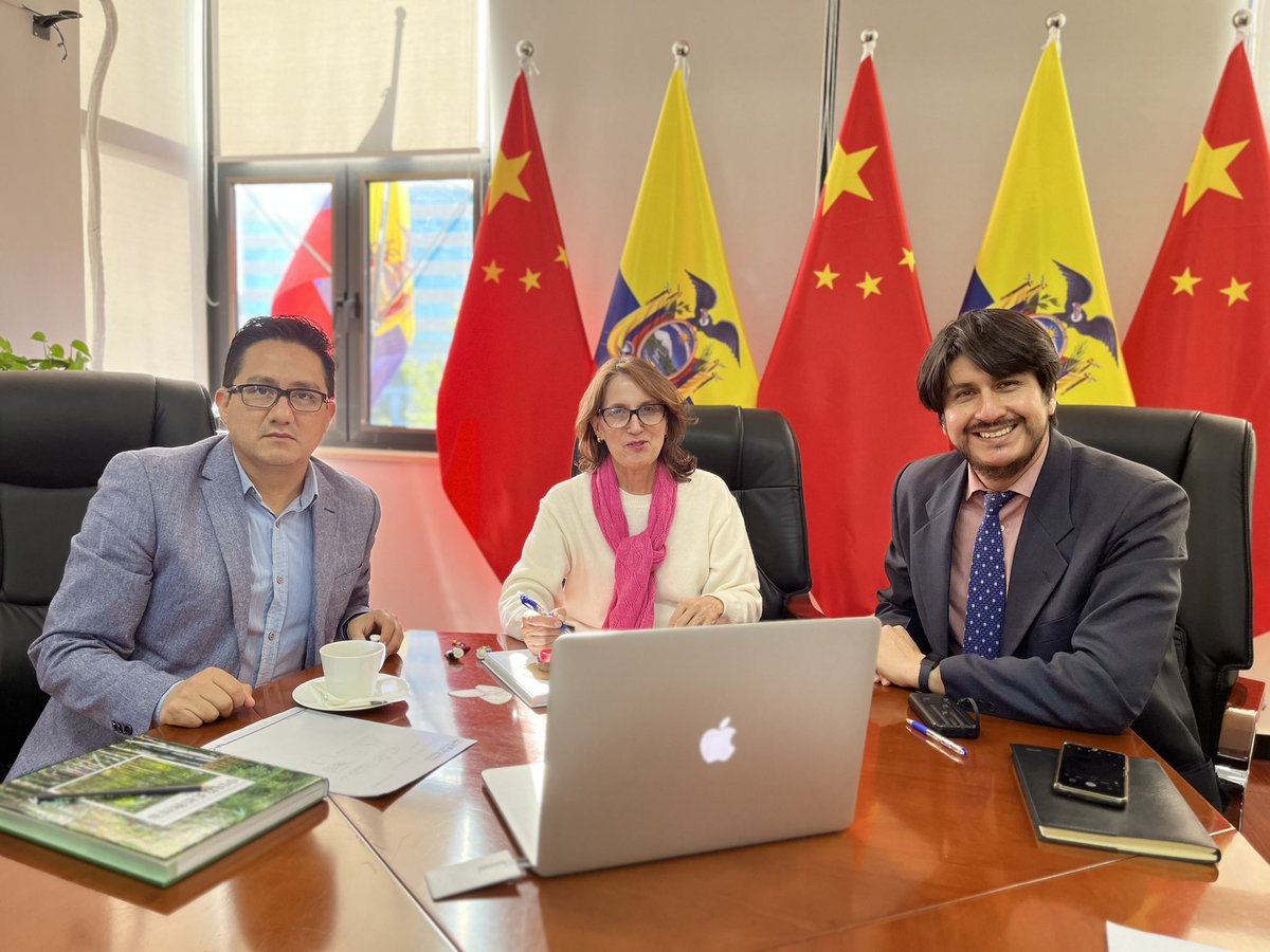 Oportunidades de cooperación en desarrollo sostenible en ciencia 🧬 y tecnología🔬se discuten en la sede de la Embajada con académico de la Universidad Central del Ecuador 🇪🇨 que participó en en el I Simposio del Bambú🎋 como Sustituto del Plástico.
