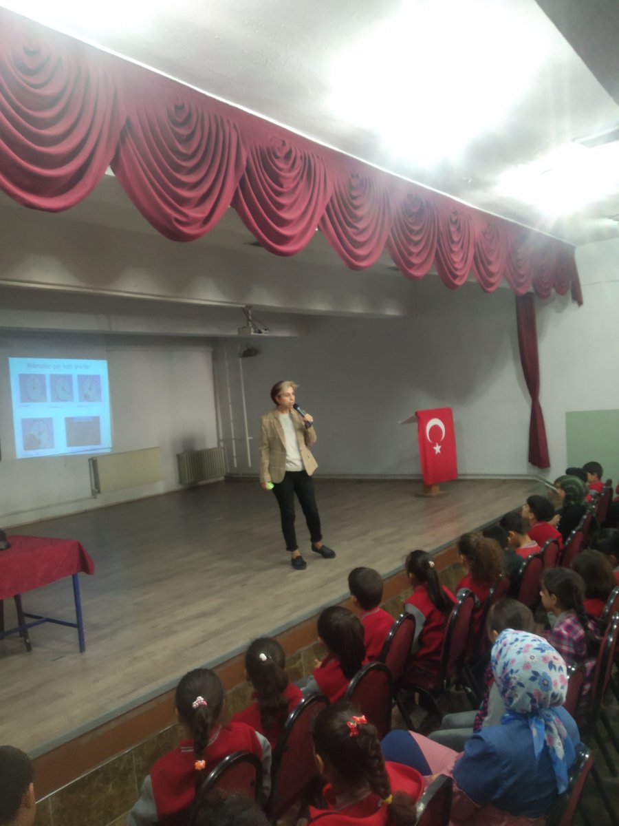 fatihilkorta's tweet photo. İl Tarım Müdürlüğü tarafından öğrencilerimize "Güvenilir Gıda ve Gıda İsrafı" hakkında bilgilendirme etkinliği düzenlendi. Öğrencilerimizin dünyamızın en büyük problemlerinden birisi olan bu konu hakkında bilinç kazanmaları amaçlandı.  @Erzurum_Mem @horasanmem25 @s__karakurt https://t.co/NgHsBrLE5n
