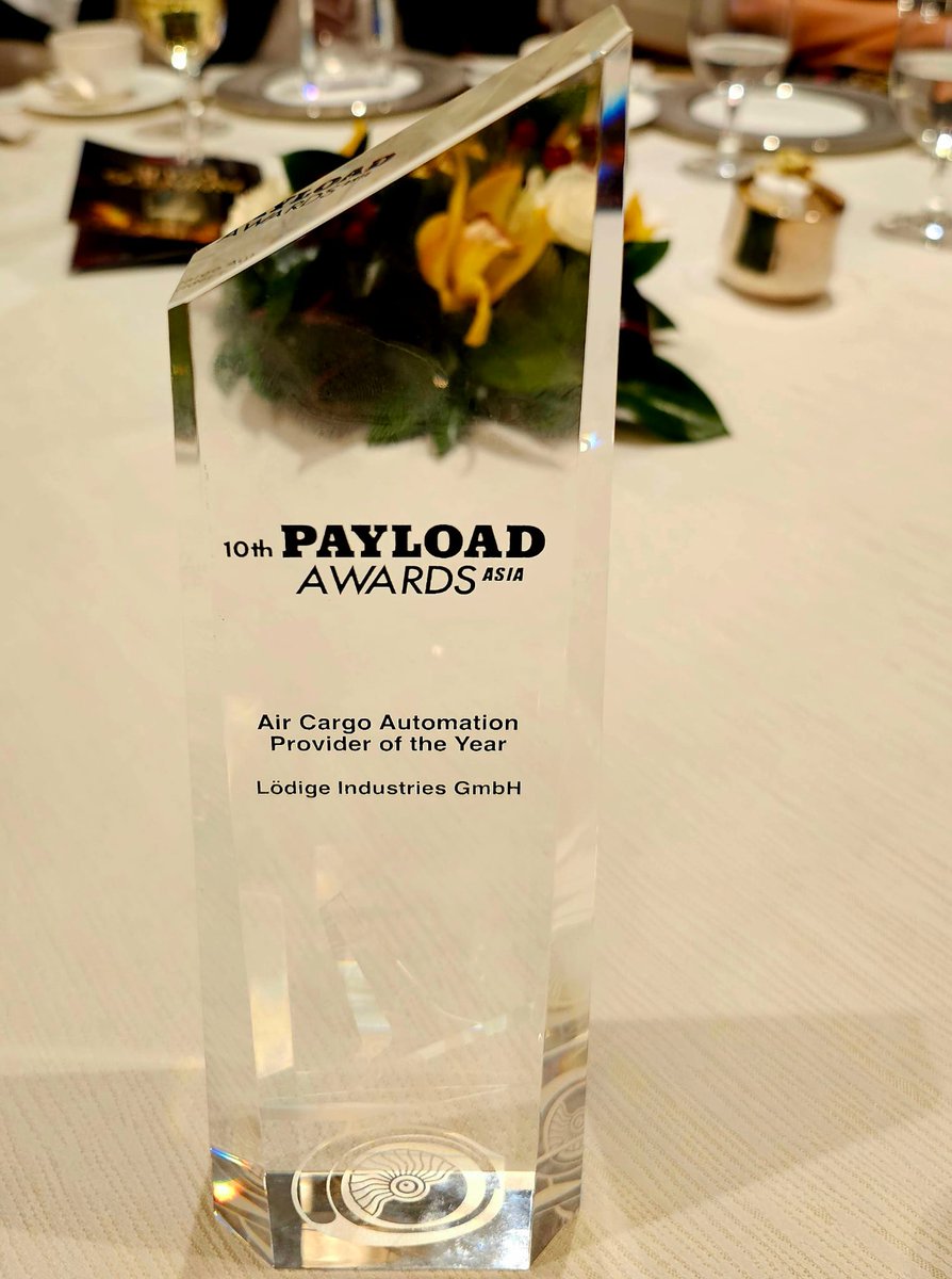 LodigeInd's tweet photo. 🏆 We are thrilled and honored to announce that Lödige Industries has been awarded the 'Air Cargo Automation Provider of the Year' at the Payload Asia Awards 2023! 🌟

https://t.co/apnmBiJqCM

#PayloadAsiaAwards #AirCargoAutomation https://t.co/08XQMkpz6R