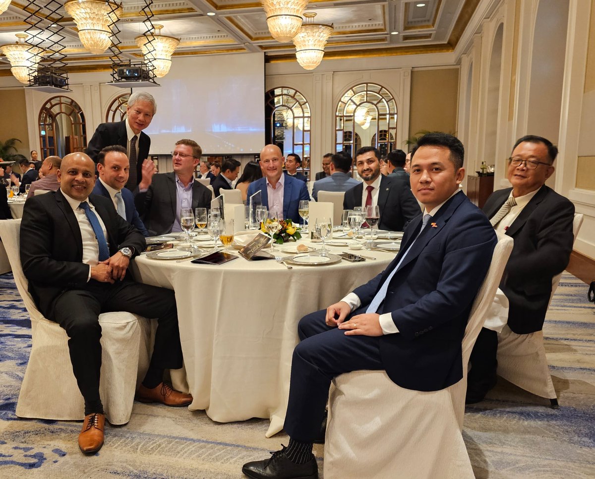 LodigeInd's tweet photo. 🏆 We are thrilled and honored to announce that Lödige Industries has been awarded the 'Air Cargo Automation Provider of the Year' at the Payload Asia Awards 2023! 🌟

https://t.co/apnmBiJqCM

#PayloadAsiaAwards #AirCargoAutomation https://t.co/08XQMkpz6R