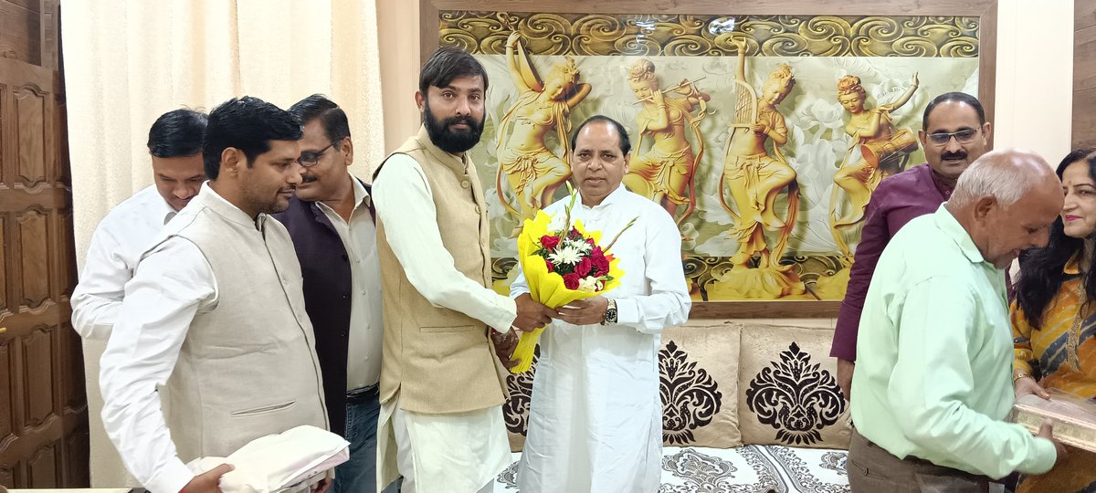 charansingh91's tweet photo. आज @upwestbjp  के  आदरणीय अध्यक्ष  श्री @satendrashisho1  जी से उनके आवास पर स्याना विधायक श्री @devendrLodhiBJP  जी के साथ शिष्टाचार भेंट कर दीपावली के पावन पर्व की शुभकामनायें दी।

#devendrasinghlodhi @BJP4India  @BJP4UP https://t.co/bgs4B3Ua4r