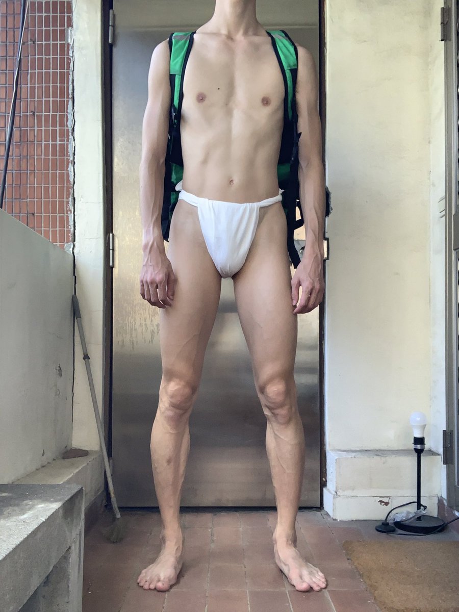3dingmu's tweet photo. 每日練習 之 如果可以這樣送你會給小費嗎？
#褌 #六尺褌 #fundoshi #UberEats #ウーバーイーツ https://t.co/N1CVpuOora