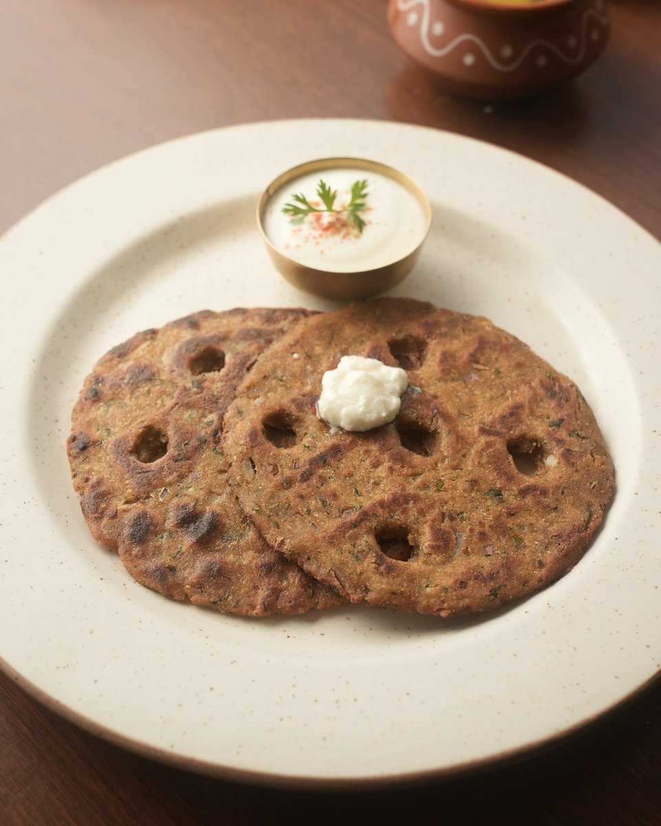 SanjeevKapoor's tweet photo. Healthy Thalipeeth with a Jowar twist!! β¨
https://t.co/swCQq9DWNP
#SanjeevKapoor #SanjeevKapoorKhazana #JowarThalipeeth #Jowar #Jowarrecipes #MilletKhazana #India #MilletRecipes #MilletwithSK #ThisYearMillets #YearOfMillets #WorldOnMillets #IndiaOnMillets #IYOM2023 #Millet https://t.co/qT4kMz9OCh