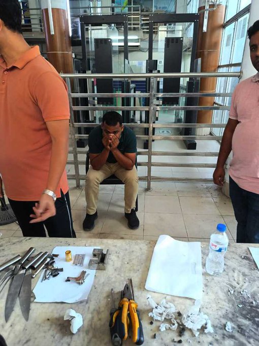 বেনাপোলে ইমিগ্রেশনের সোনাসহ ভারতীয় পাসপোর্টযাত্রী আটক