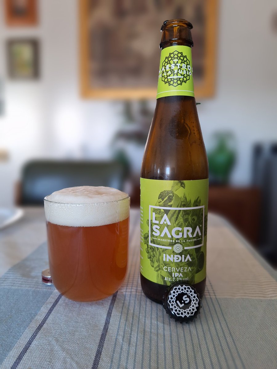 milbeerista's tweet photo. La Sagra India. Elaborada a  Numancia de la Sagra, Toledo. IPA. Aigua, malt d'ordi, llúpol i llevat. 70 IBUS. 7,2%. Pou bona. una mica amarga. Gust lleugerament afruitat, cítric. 

#IPA #IndiaPaleAle #IndianPaleAle #Ale #beer #ale #beerlife #drinklocal #beerblogger #beernation https://t.co/zzTjc8Kv17