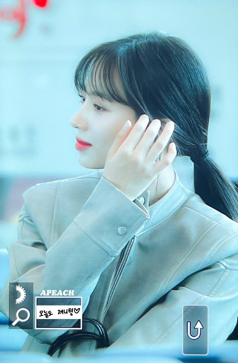APEACH_CB's tweet photo. 231109 ICN

(♡´𓋰`♡)

@cherrybullet

 #체리블렛 #CherryBullet #지원 #허지원 #아기여우🦊 #오늘도져니팅 https://t.co/diXmdN9eBn