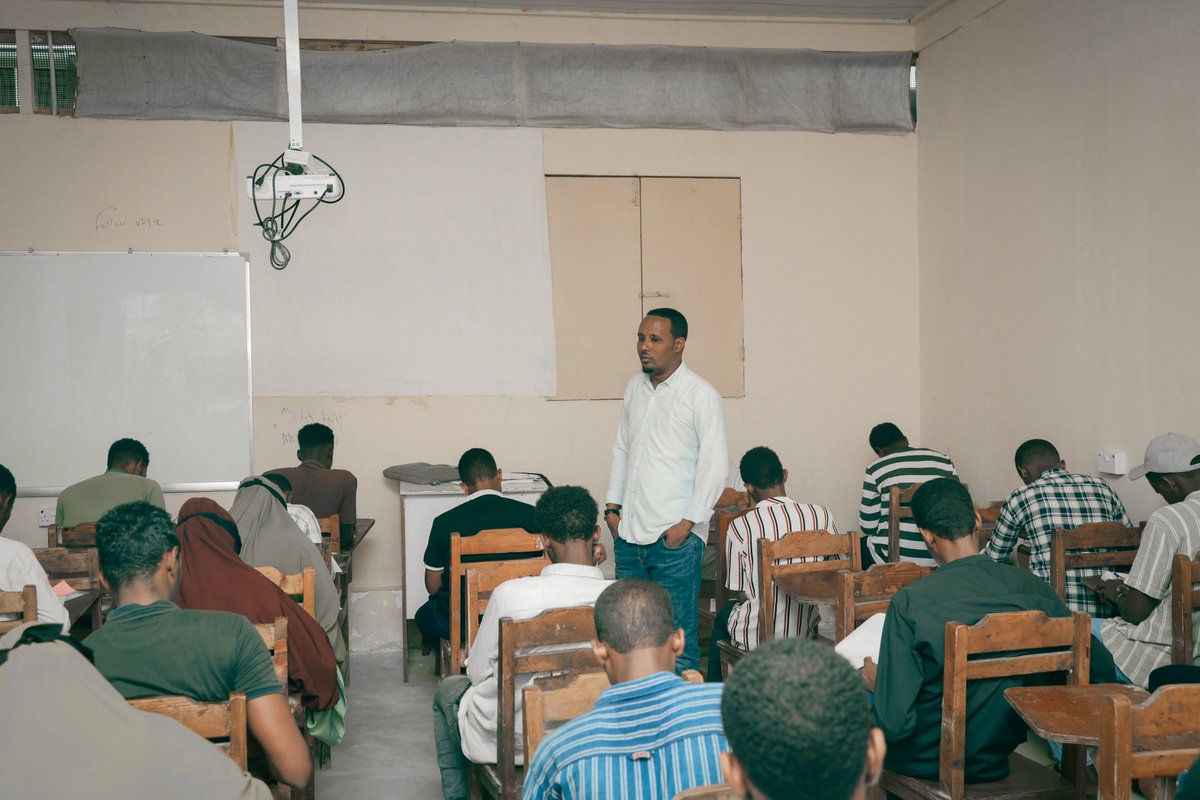 JamhuriyaUniv's tweet photo. Imtixaanka bartamaha semester-ka I (𝐌𝐢𝐝𝐭𝐞𝐫𝐦 𝐄𝐱𝐚𝐦) ee sanad dugsiyeedka 𝟐𝟎𝟐𝟑-𝟐𝟎𝟐𝟒, ayaa si rasmi ah u bilawday maanta.
Dhamaan ardayda waxaan u rajeynaynaa guul iyo horumar.
#JUST #LifeAtJUST #MidtermExam