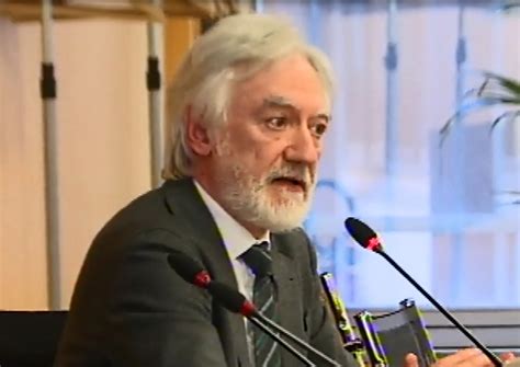 INGIUSTIZIA È FATTA
Si è battuto contro tutto il sistema per  ottenere la verità su Genova 2001. Per lui e la Costituzione anche  le Forze deĺl'Ordine devono rispettare le leggi E il potere non se ne  dimentica
Violate le regole del CSM per impedire la nomina di Zucca #G8_review