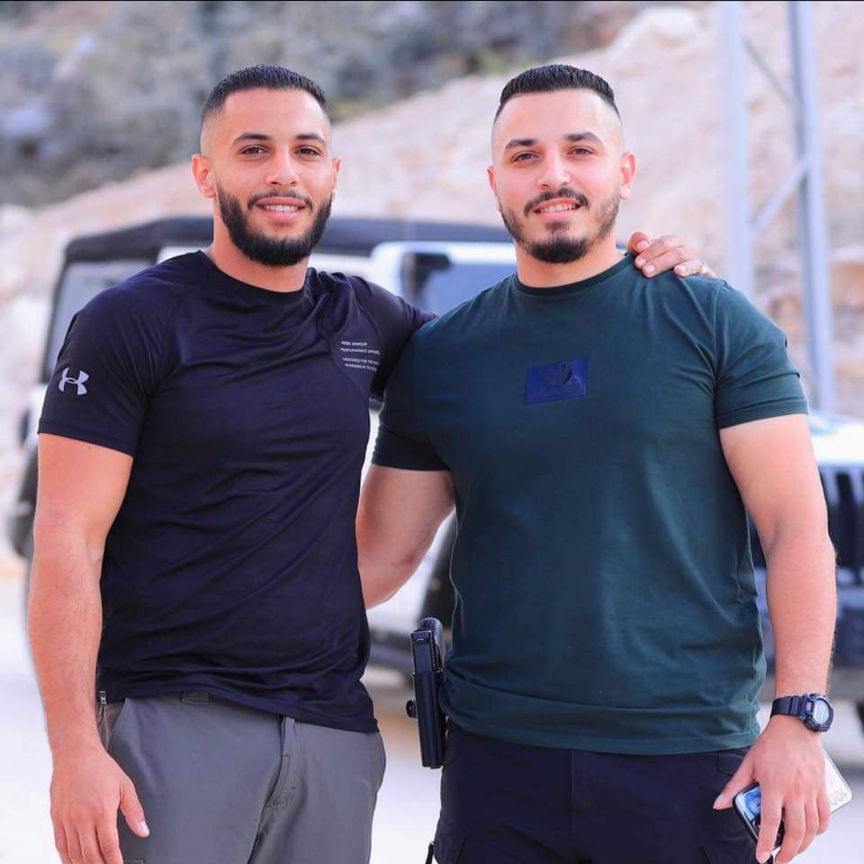 الشهيد ايهم العامر، استشهد شقيقه ايسر قبل اسبوعين في مخيم جنين.